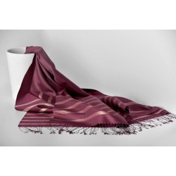 شال من الحرير اللامع